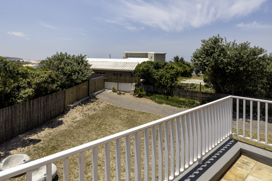 5 Bedroom Property for Sale in West Beach Eastern Cape